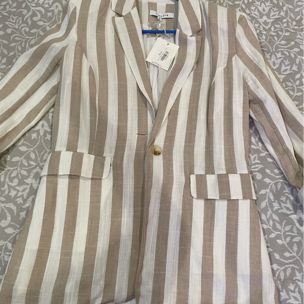 MOODIE blazer! So stinking cute! Tan and cream color